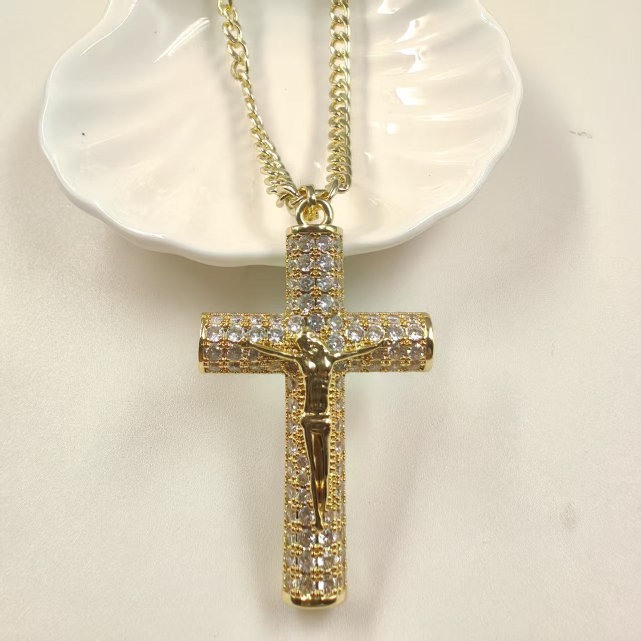 ✝️Ogrlica z obeskom Jezusovega križa