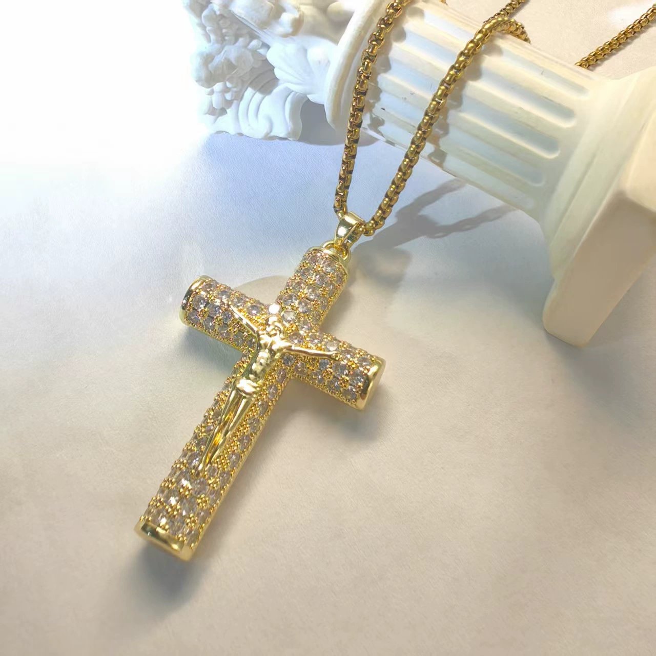 ✝️Ogrlica z obeskom Jezusovega križa