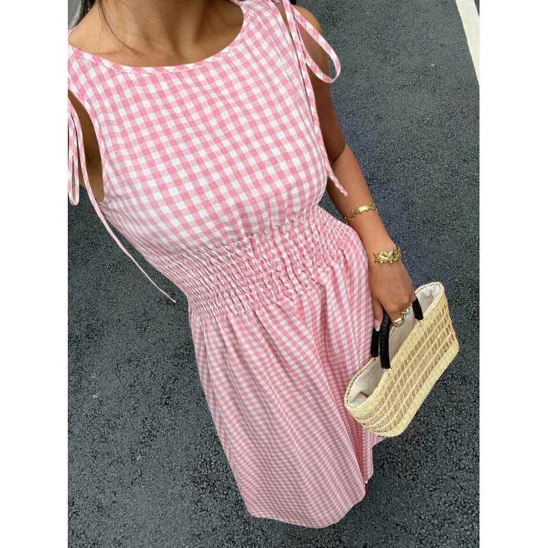 Retro maksi obleka s karirastim vzorcem – poletna eleganca