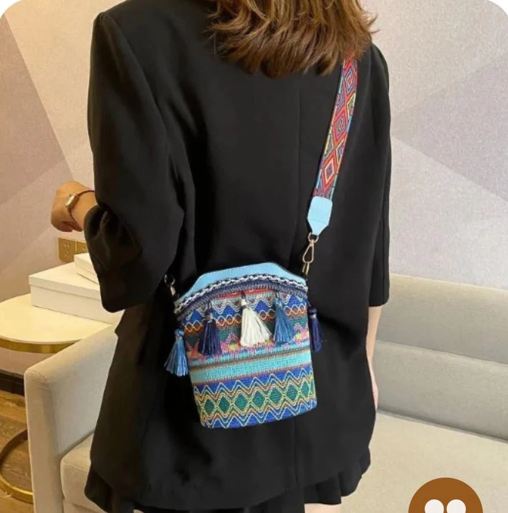 🧵 Ročno tkana torbica v slogu ameriških staroselcev – 4 barve